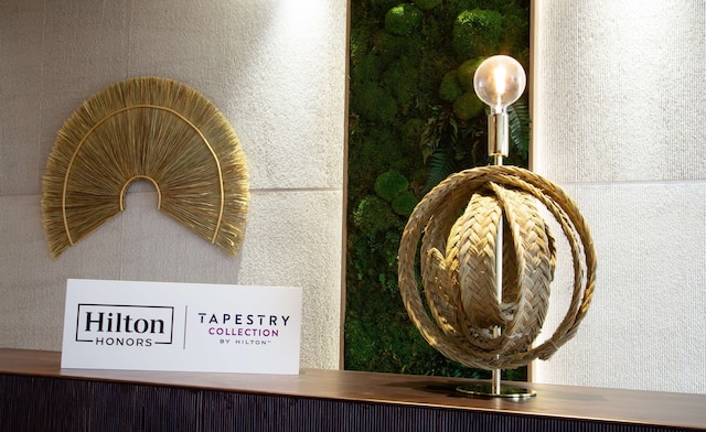 アトーチャ ホテル マドリード、タペストリー コレクション by ヒルトン