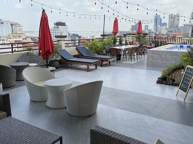 クイーン ウッド ホテル