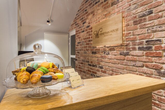 ベネチアン ハウス マーケット スクエア アパートホテル