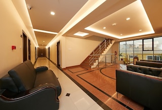 タズ カマル イン