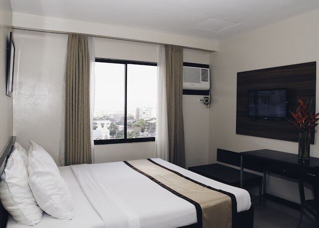 ゴールデン プリンス ホテル アンド スイーツ