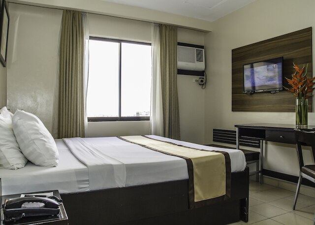 ゴールデン プリンス ホテル アンド スイーツ