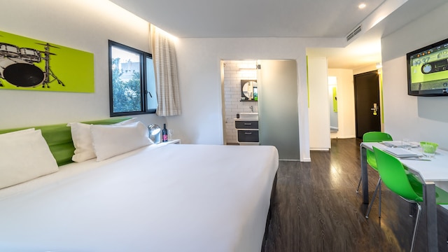 130 ロック アパートメンツ