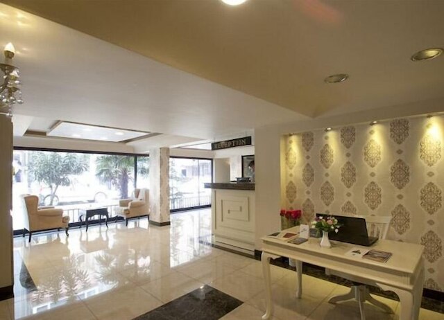 ビュユック トゥルワ オテリ