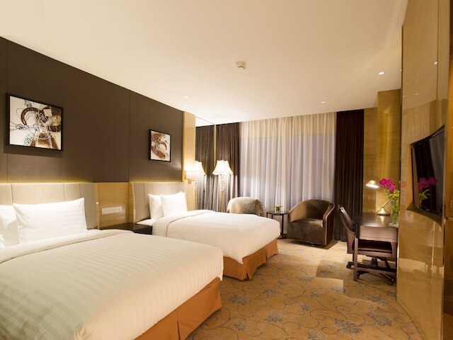 クラウン プラザ 上海ノア スクエア by IHG (上海聖諾亜皇冠假日酒店)