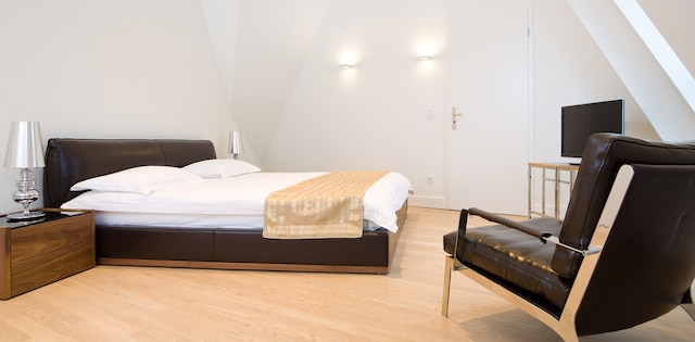 ザ レッド アパートメンツ