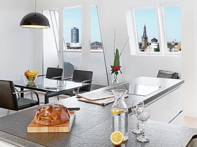 ザ レッド アパートメンツ