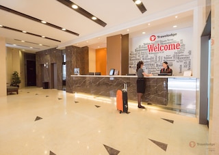 トラベロッジ カオルーン (彩鴻酒店)