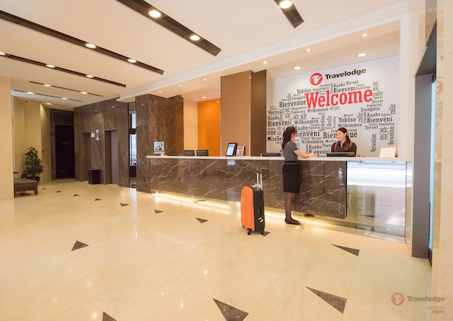 トラベロッジ カオルーン (彩鴻酒店)