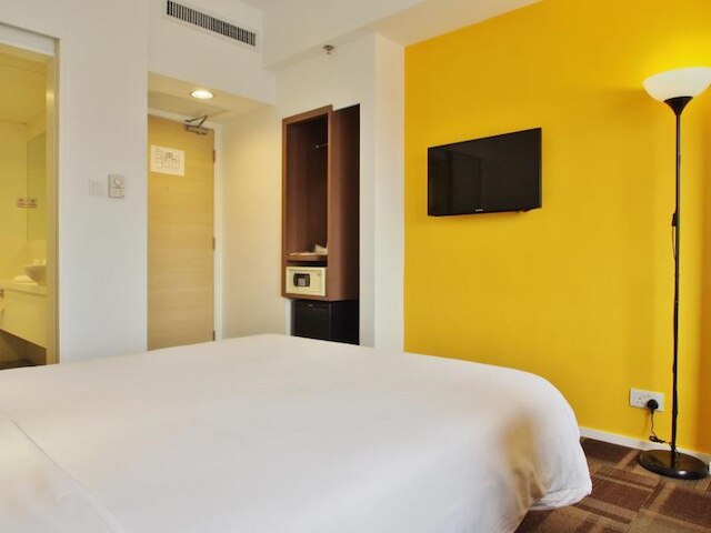 トラベロッジ カオルーン (彩鴻酒店)