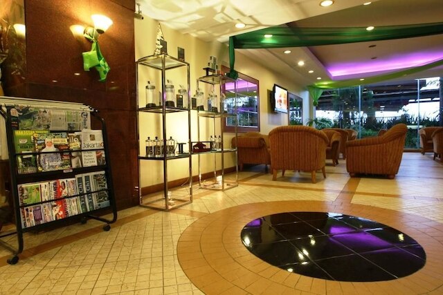 マカッサル ゴールデン ホテル