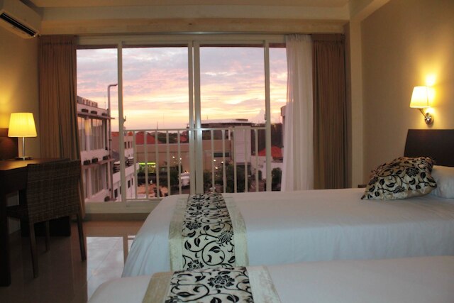 ロサリ サンセット ホテル