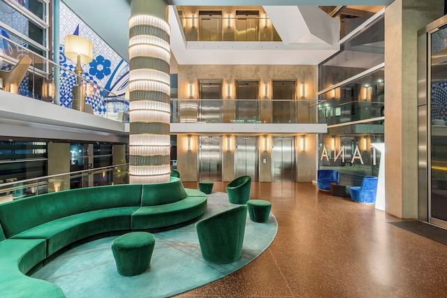 ルーム メイト アイタナ, アムステルダム