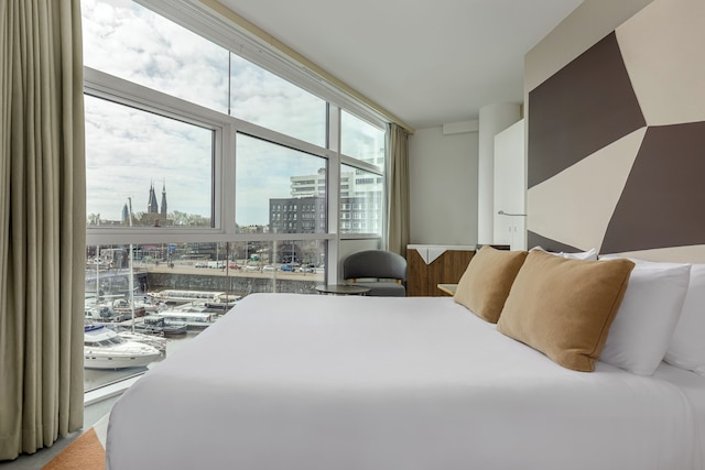 ルーム メイト アイタナ, アムステルダム