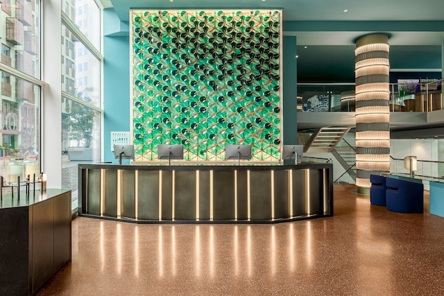 ルーム メイト アイタナ, アムステルダム