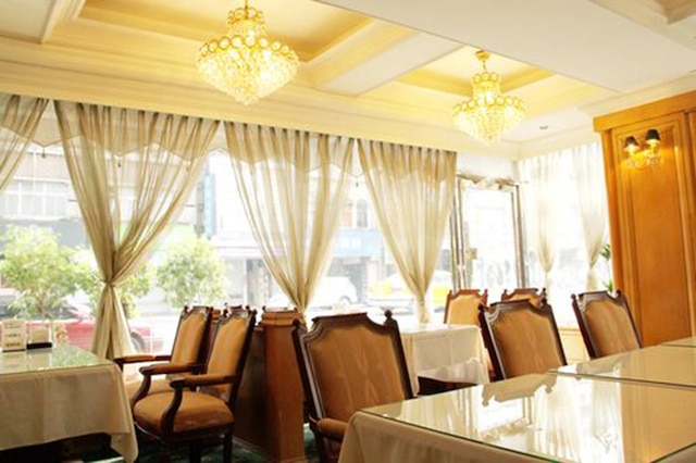 メドウ ホテル (密都飯店)