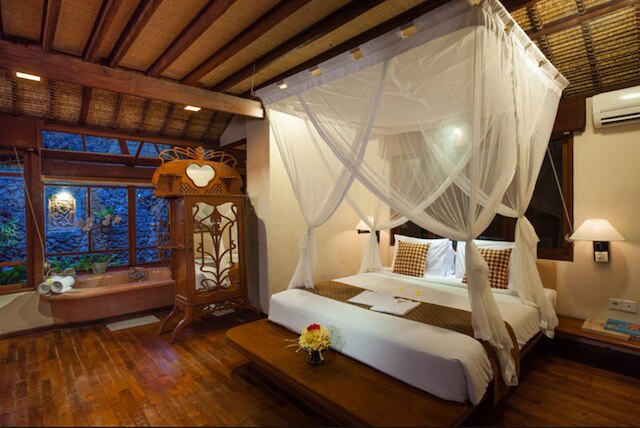 タンジュン サリ