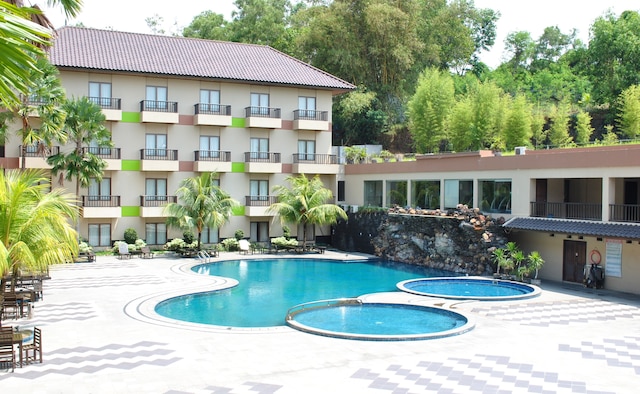 ホテル ヌアンサ インダー