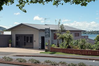 レイクサイド シティ アパートメンツ