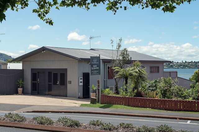 レイクサイド シティ アパートメンツ