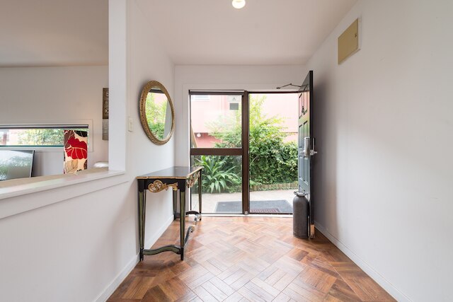 レイクサイド シティ アパートメンツ