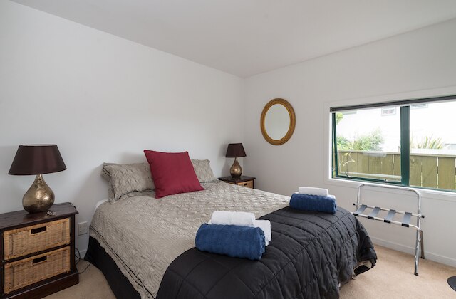 レイクサイド シティ アパートメンツ