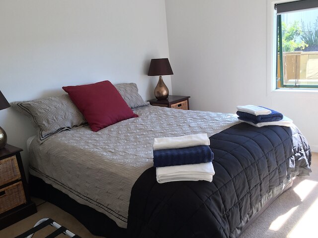 レイクサイド シティ アパートメンツ