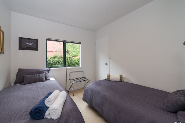 レイクサイド シティ アパートメンツ