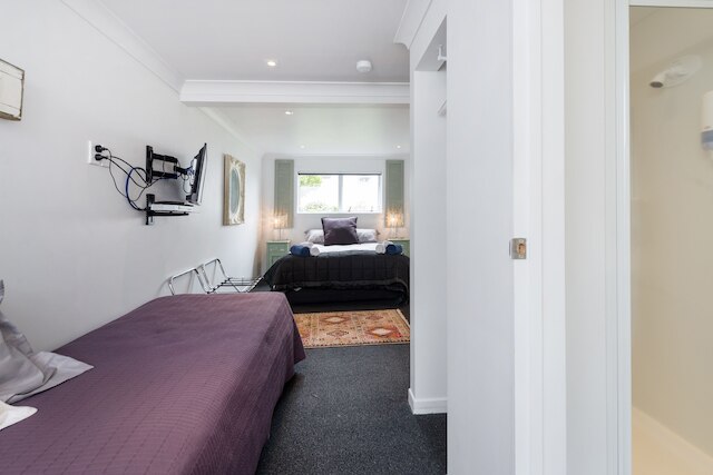 レイクサイド シティ アパートメンツ