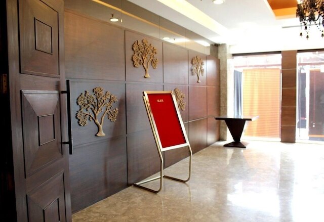 ザ ゴールデン パームズ ホテル & スパ デリー