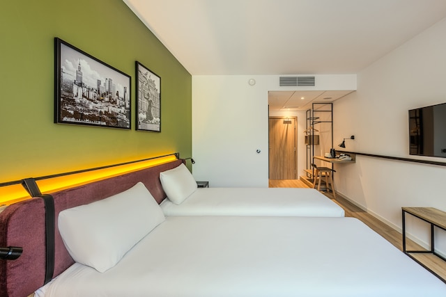 カンパニール ワルシャワ ポウノツ