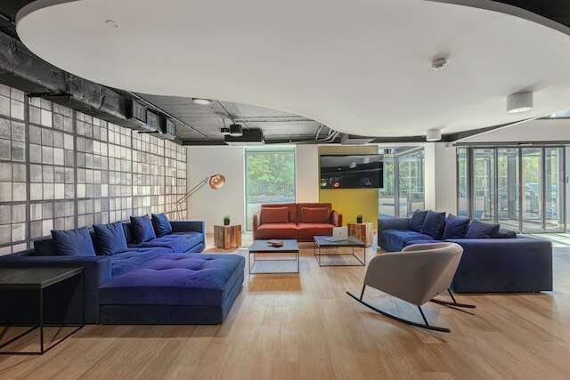 カンパニール ワルシャワ ポウノツ