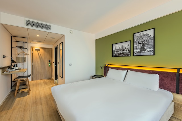 カンパニール ワルシャワ ポウノツ