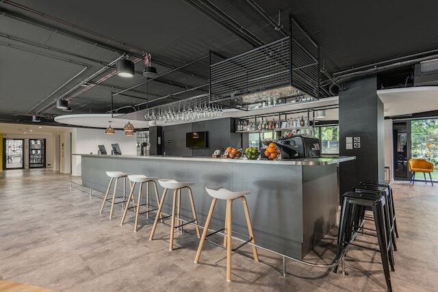 カンパニール ワルシャワ ポウノツ