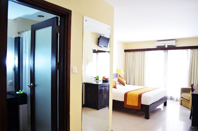 ニルマラ ホテル アンド コンベンション センター