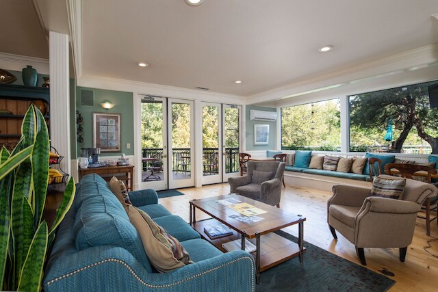 ジ イン アバブ オーク クリーク