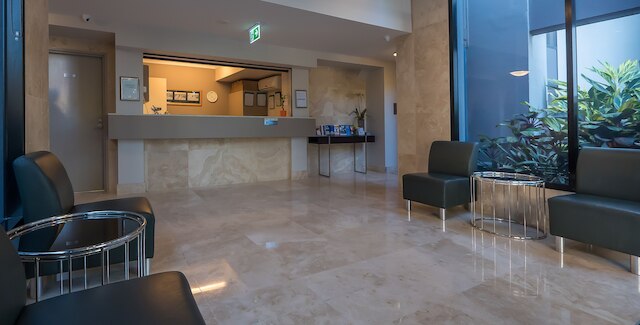 イン オン ザ パーク アパートメンツ