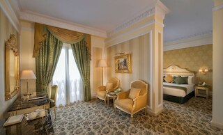 ロイヤル ローズ アブダビ、ア キュリオ バイ ヒルトン アフィリエイテッド ホテル