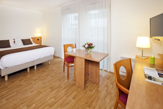 セジュール＆アフェア レンヌ ロングシャン