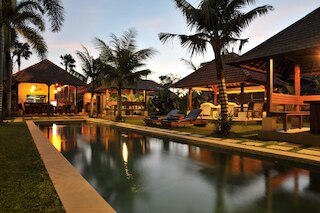 ガンガー ホテル & アパートメンツ