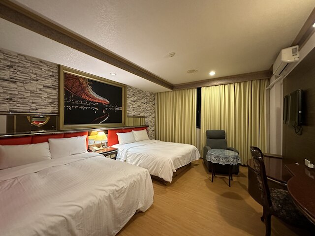 ウェンピン ホテル ピア 2 (高雄文宾大饭店 - 驳二馆)