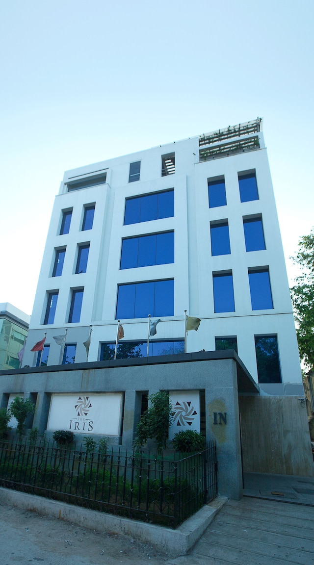 ジ アイリス ホテル