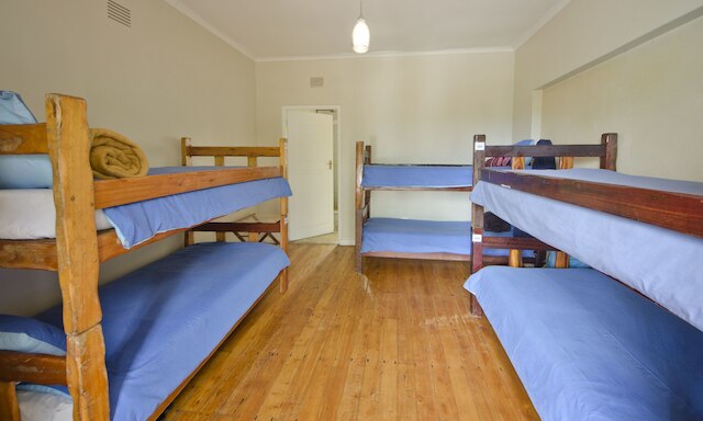 アイランド バイブ クニスナ ホステル