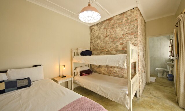 アイランド バイブ クニスナ ホステル