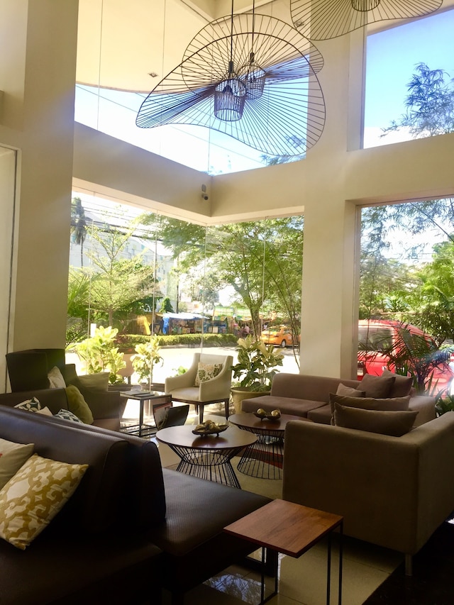 ホーム クレスト ホテル