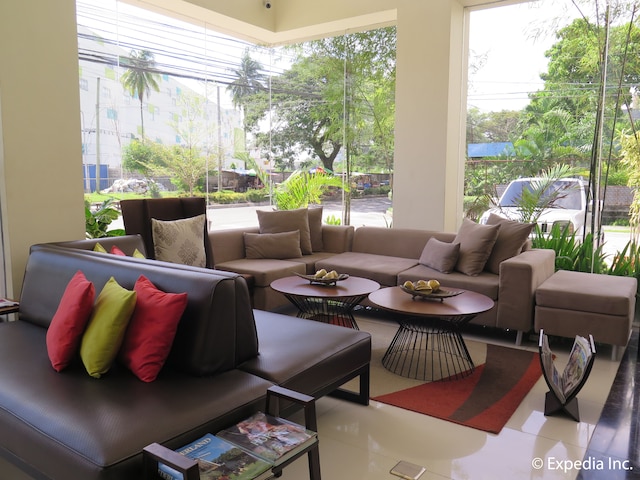 ホーム クレスト ホテル