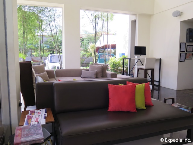 ホーム クレスト ホテル