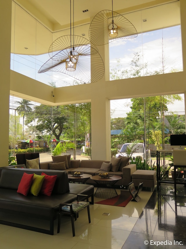 ホーム クレスト ホテル