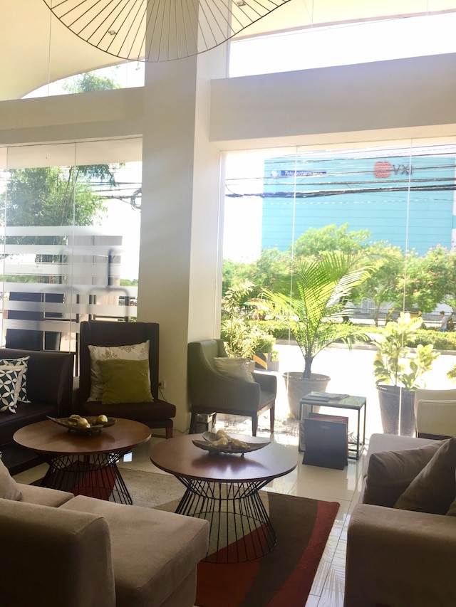 ホーム クレスト ホテル