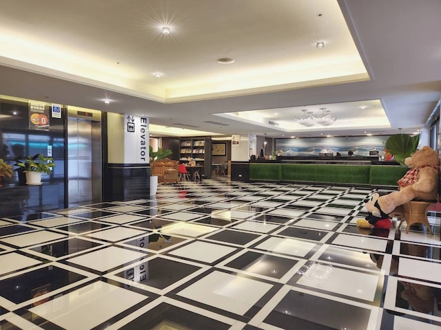 シーズーワン ホテル - 高雄駅 (高雄西子灣大飯店-站前館)